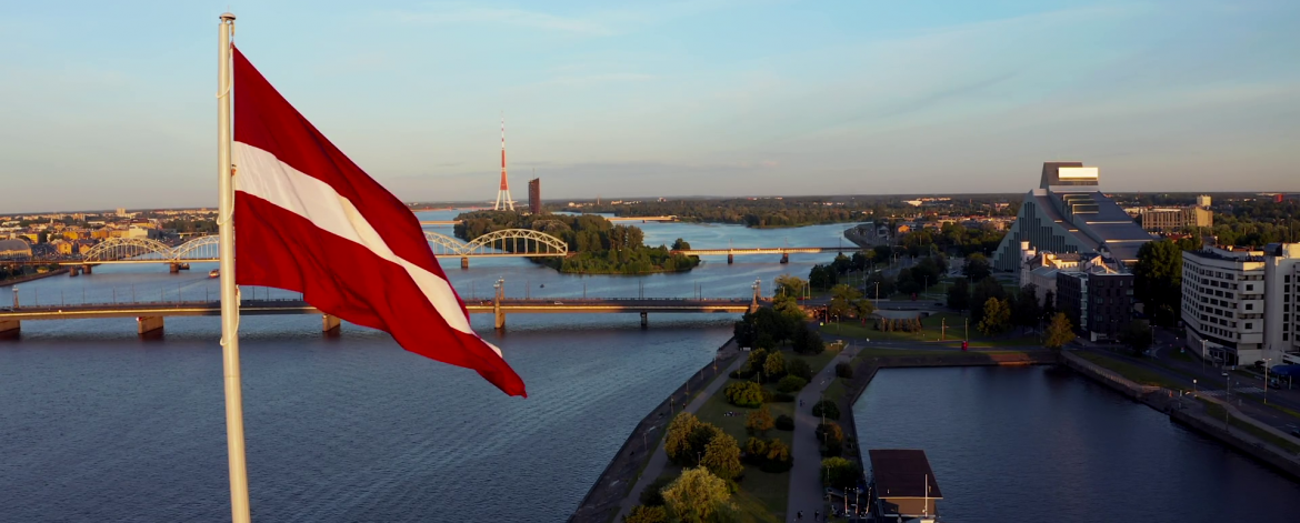 videoblocks-huge-latvian-flag-flutters-on-wind-with-riga-old-town-in-the-background-in-latvia-patriotic-video_holtc11xw_thumbnail-1080_01